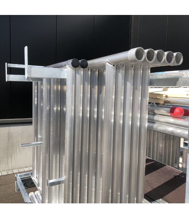 EuroScaffold Euroscaffold rolsteiger Original 135x250 - 14 m + afsluitbare aanhanger