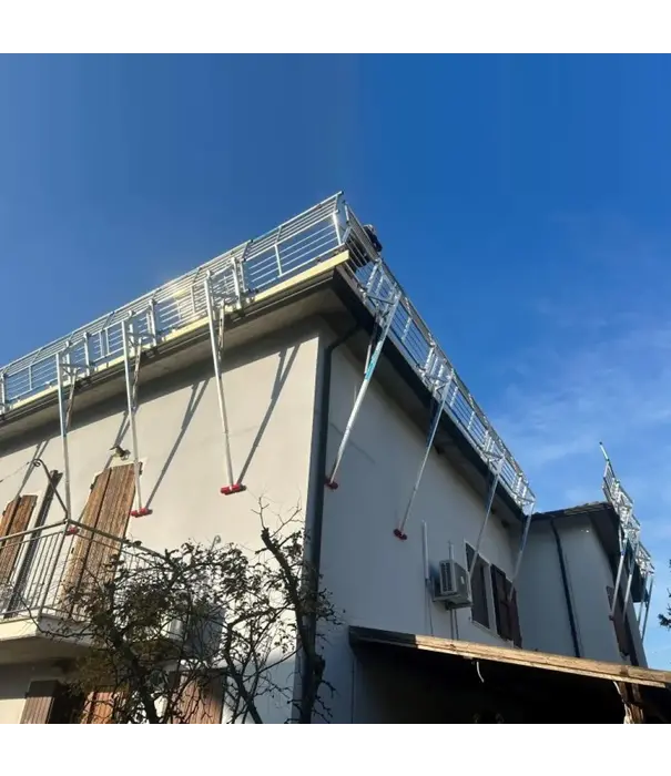 EuroScaffold SGS dakrandbeveiliging 27 meter schuin dak