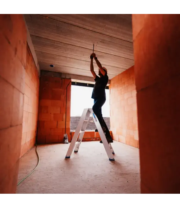 Solide Escabeau double Solide 2 x 4 marches DT04