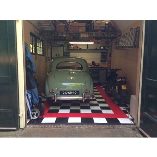 Oldtimer garage met een eigentijdse uitstraling