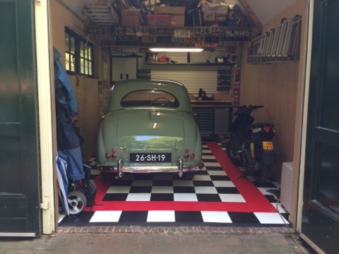 Oldtimer garage met een jeugdige uitstraling
