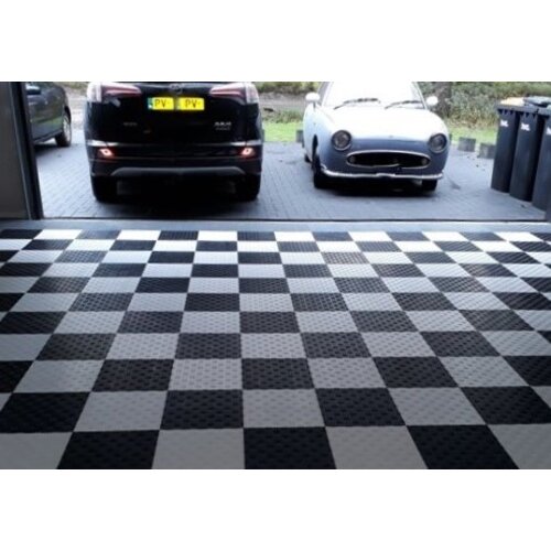 Zwart-wit garagevloer | Een garagevloer als een finishvlag