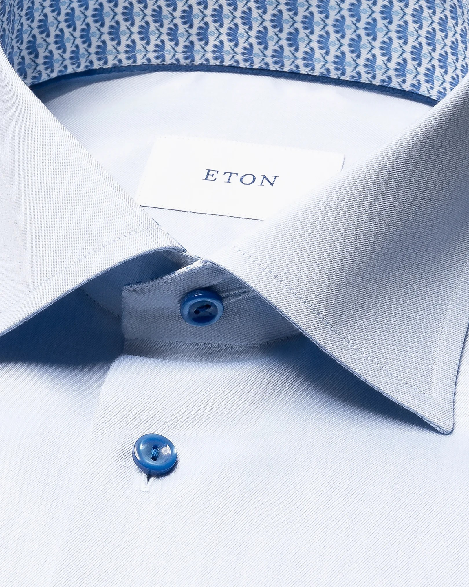 Eton Signature Twill shirt with mid-blue trim