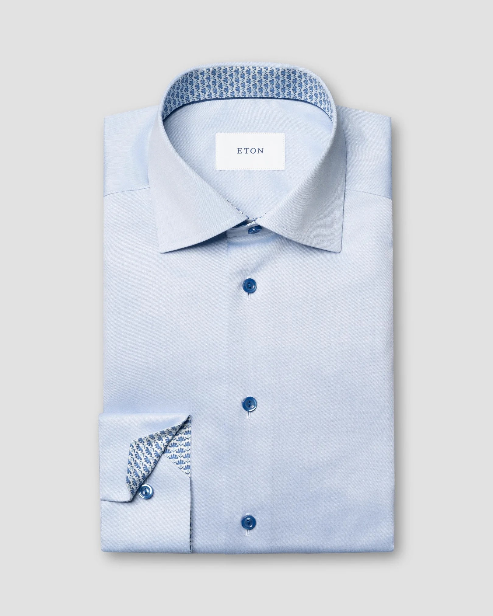 Eton Signature Twill shirt with mid-blue trim