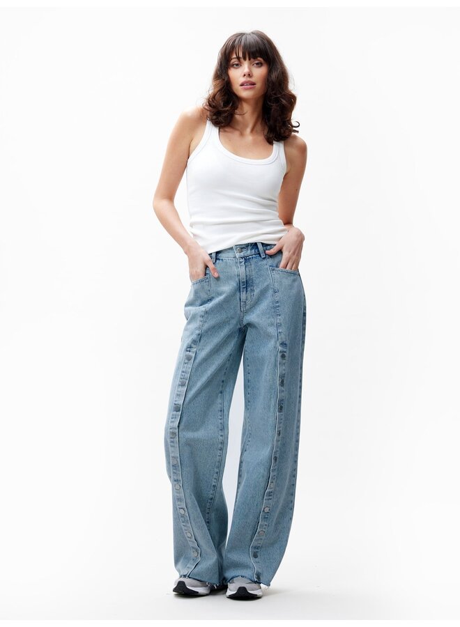 JEANS LOOSE WITH SNAP BUTTONS STYLENR: 2502010002