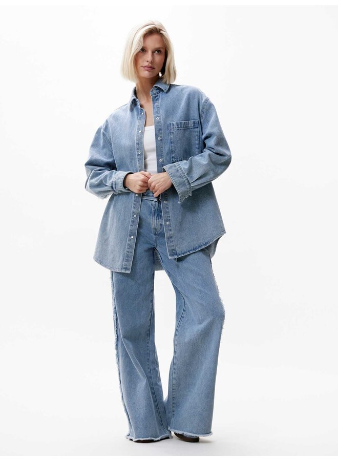 BUTTON UP DENIM JACKET
