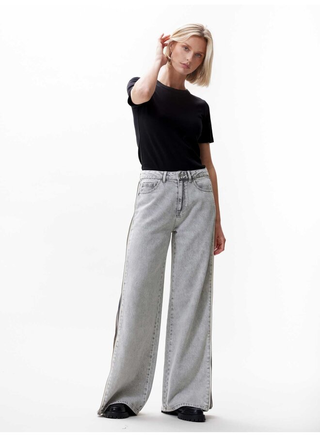 LOOSE FIT JEANS WITH ZIPPER DETAIL 6400