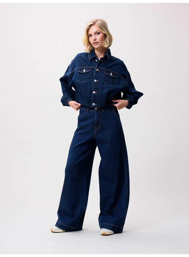 TRUCK IN DENIM JACKET 2400