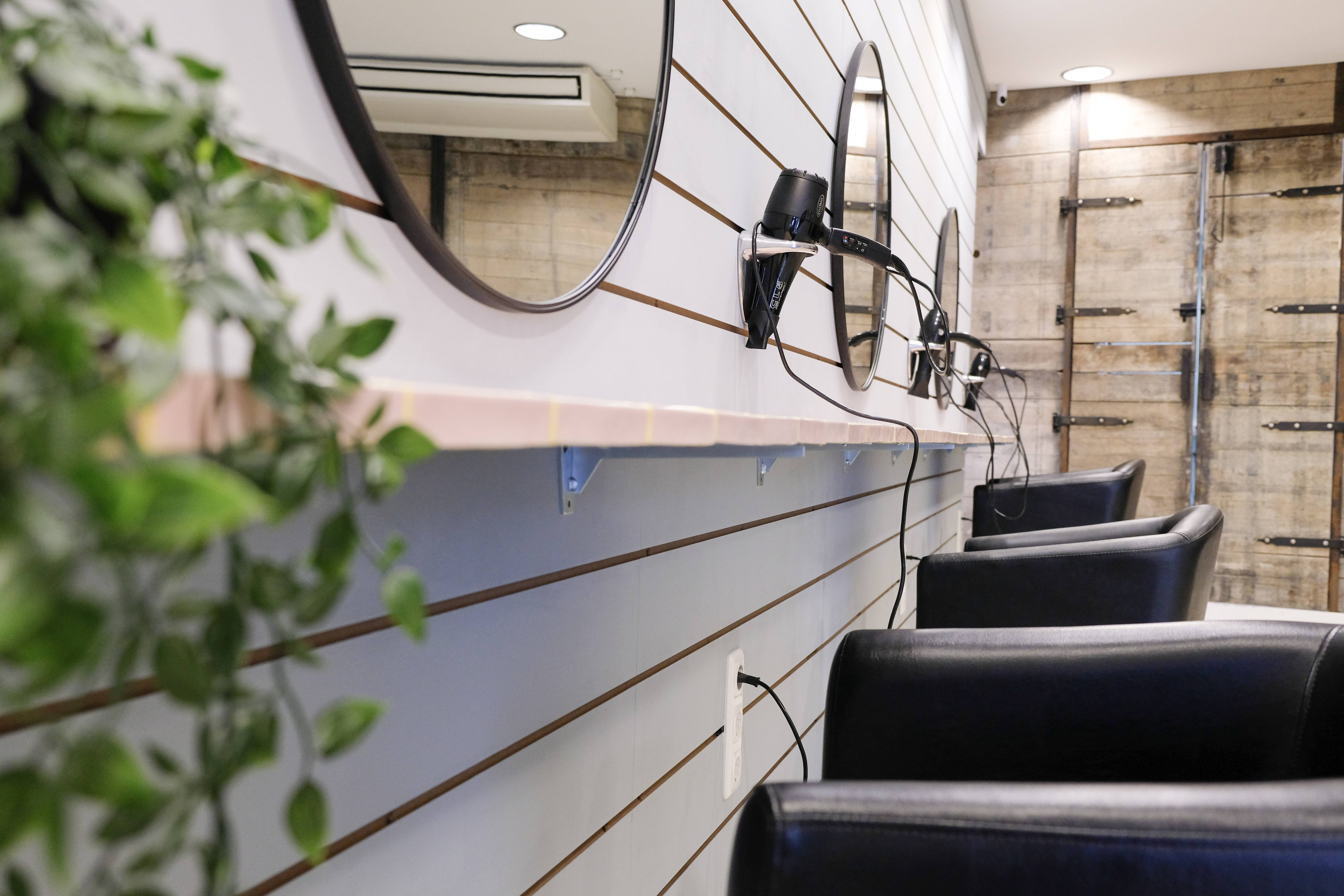 Hey jij, was je toevallig opzoek naar ons afspraken boek voor de kapsalon?