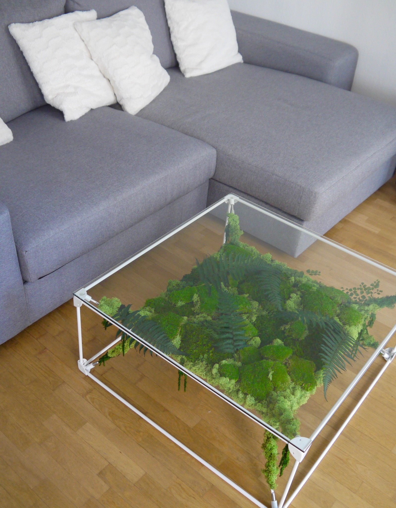 Moss Coffee Table GREEN CUBE with real preserved plants