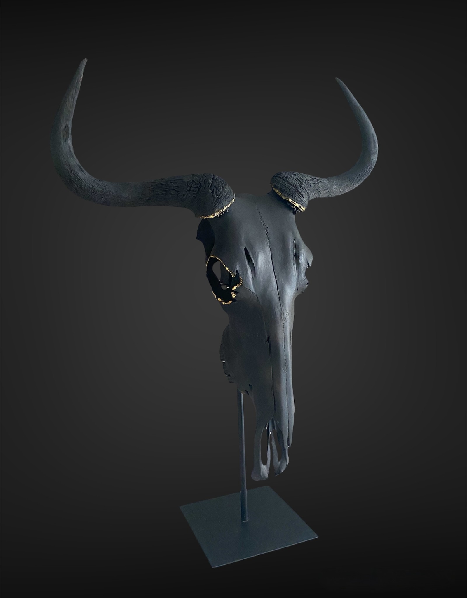 Black Gnu, edle Tischskulptur in matt Schwarz