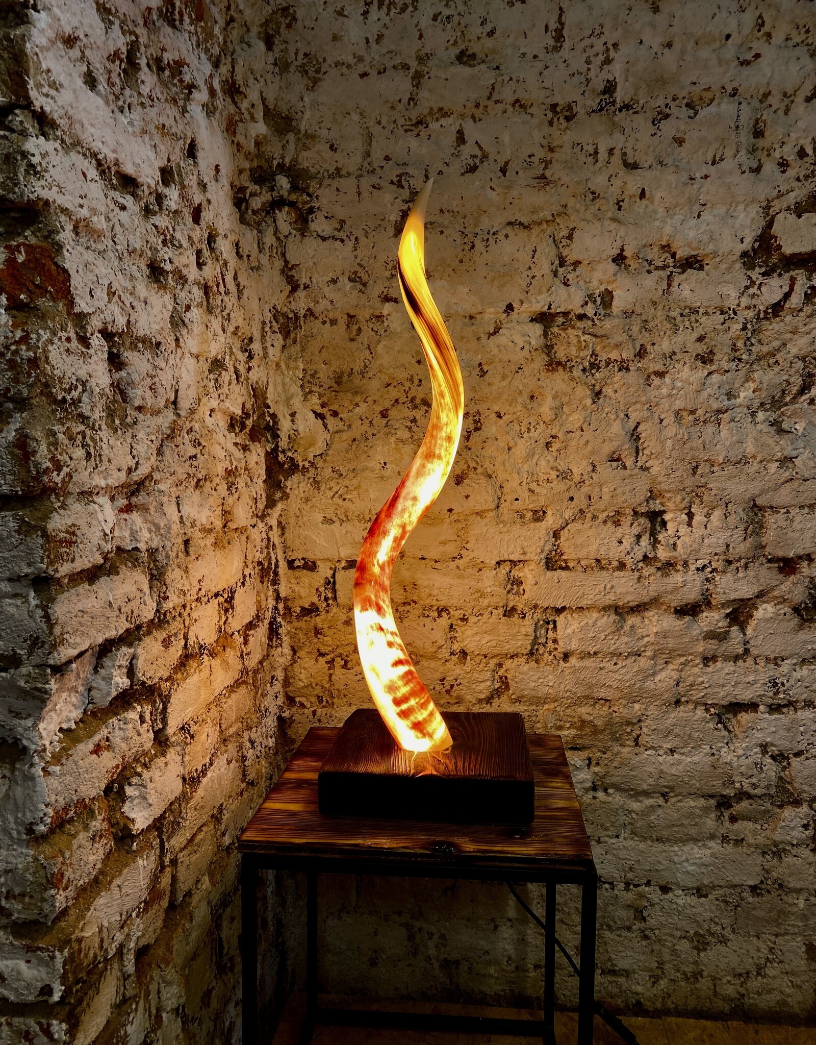 Handgefertigte Kuduhorn Lampe – Einzigartiges Exotisches Design mit LED-Beleuchtung
