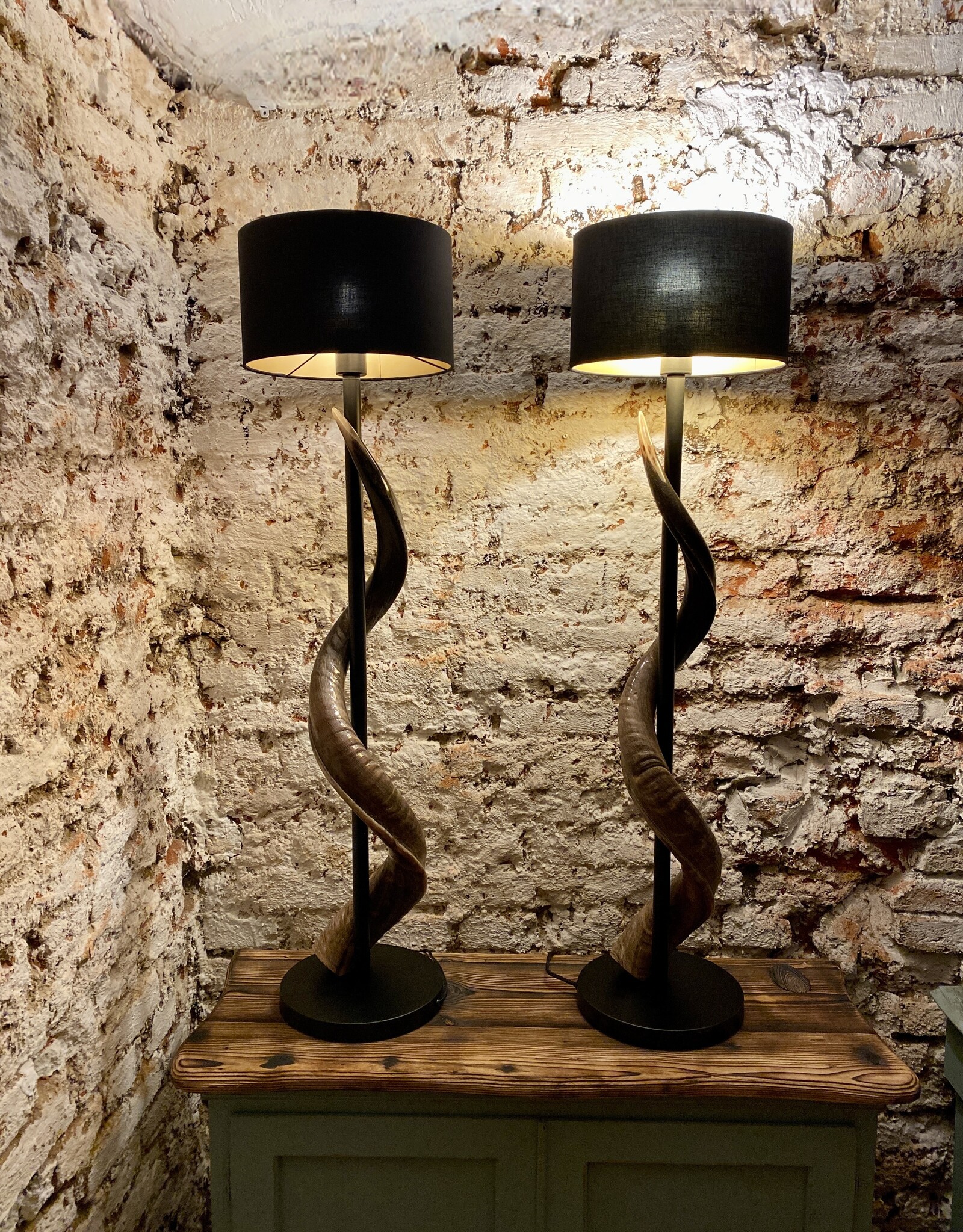 Kudu Horn Lamp XL Black Lounge