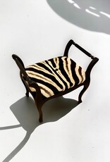 Zebra Hocker Elegant im Chippendale Stil aus echten Zebrafell  mit Armlehne