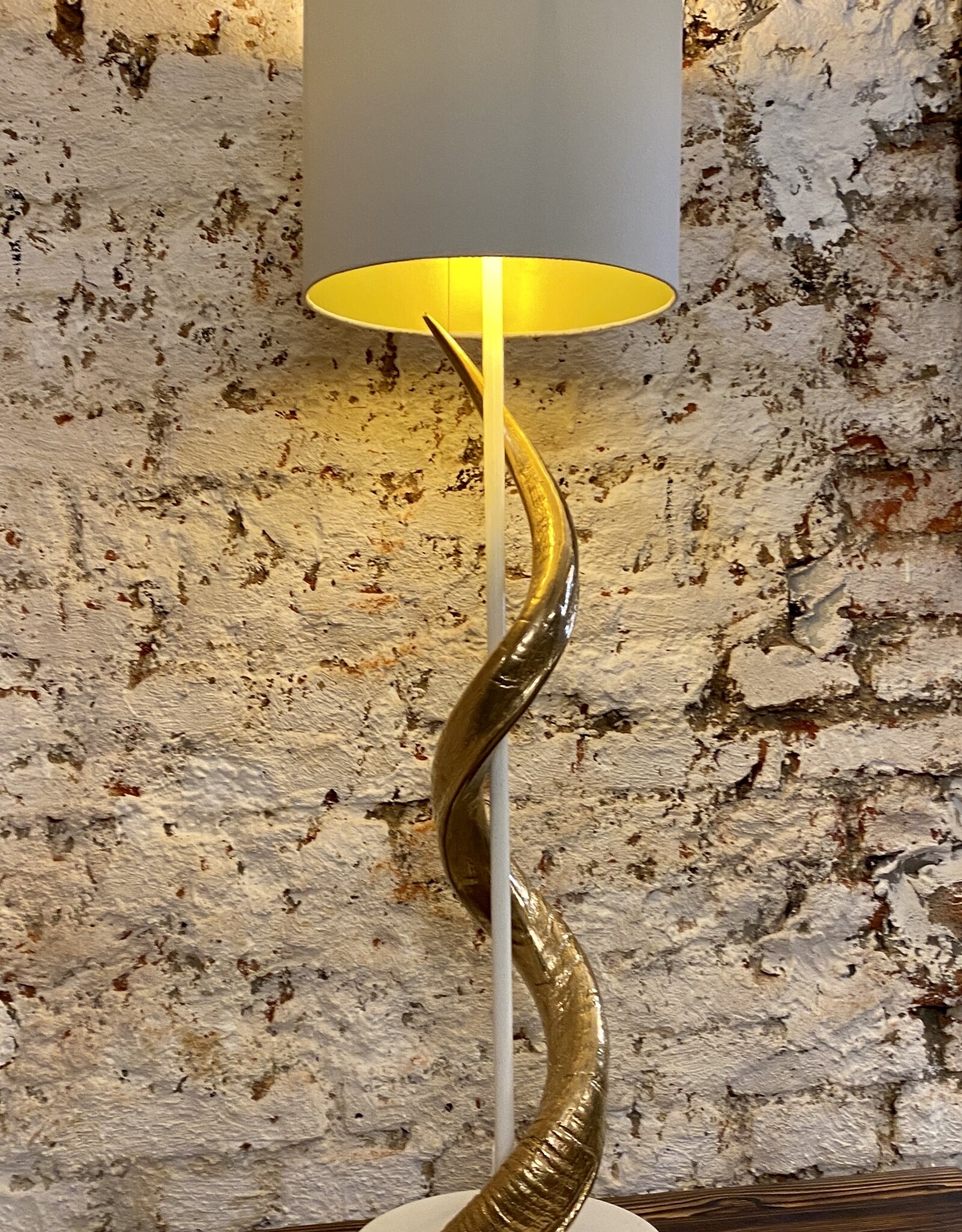 Kudohorn Lampe Gold / Weiß