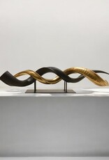 Kuduhorn teilgeschliffen doppelt auf Metallstand Gold / matt schwarz