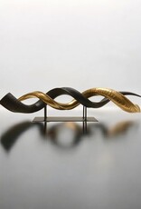 Kuduhorn teilgeschliffen doppelt auf Metallstand Gold / matt schwarz