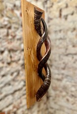 Sculpture made of natural colored kudu horns partially sanded on flamed wood Natural. Harmonious. Timeless.