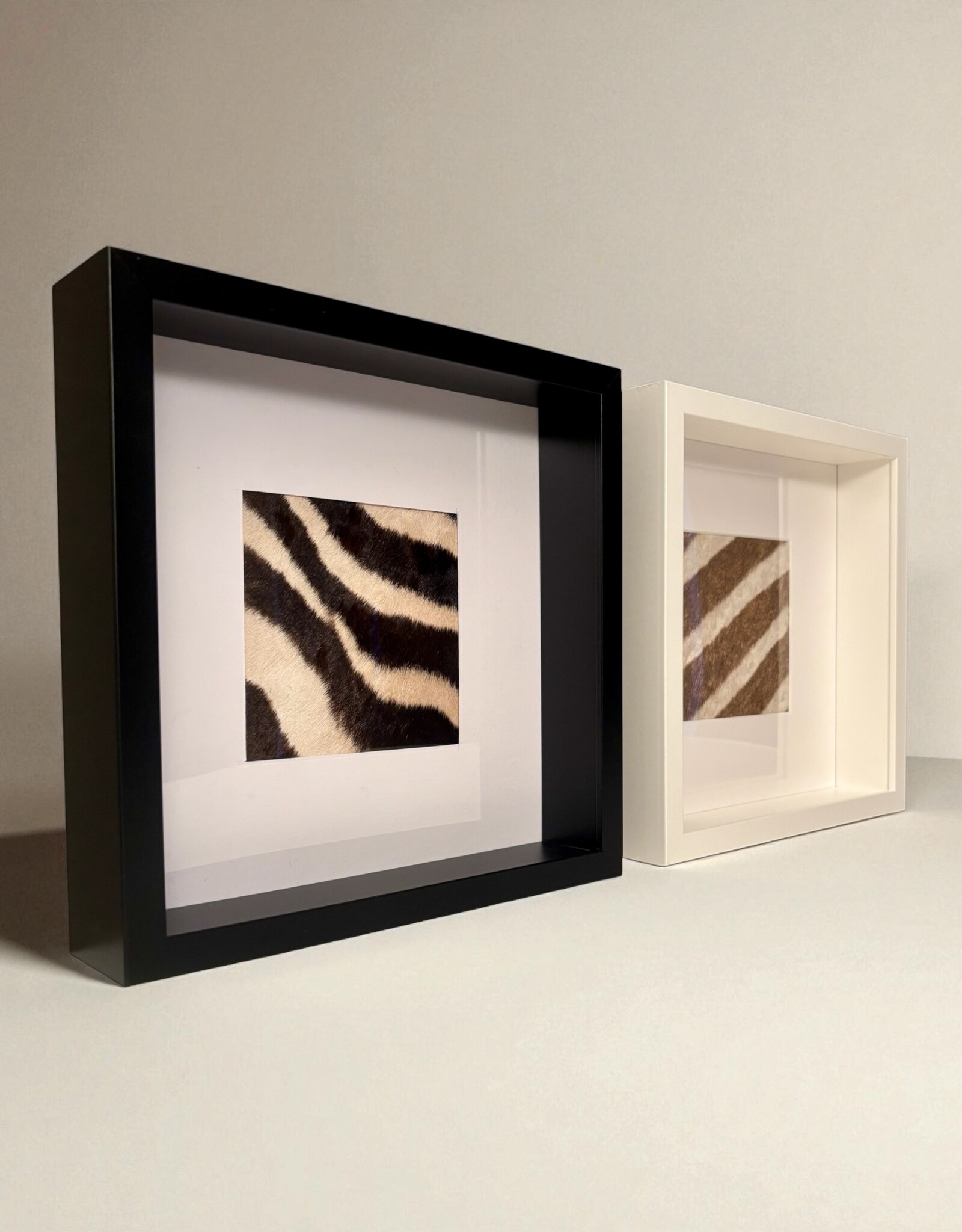 Schwarzer Bilderrahmen mit echtem Zebrafell – stilvoll & einzigartig 27cm x 27cm
