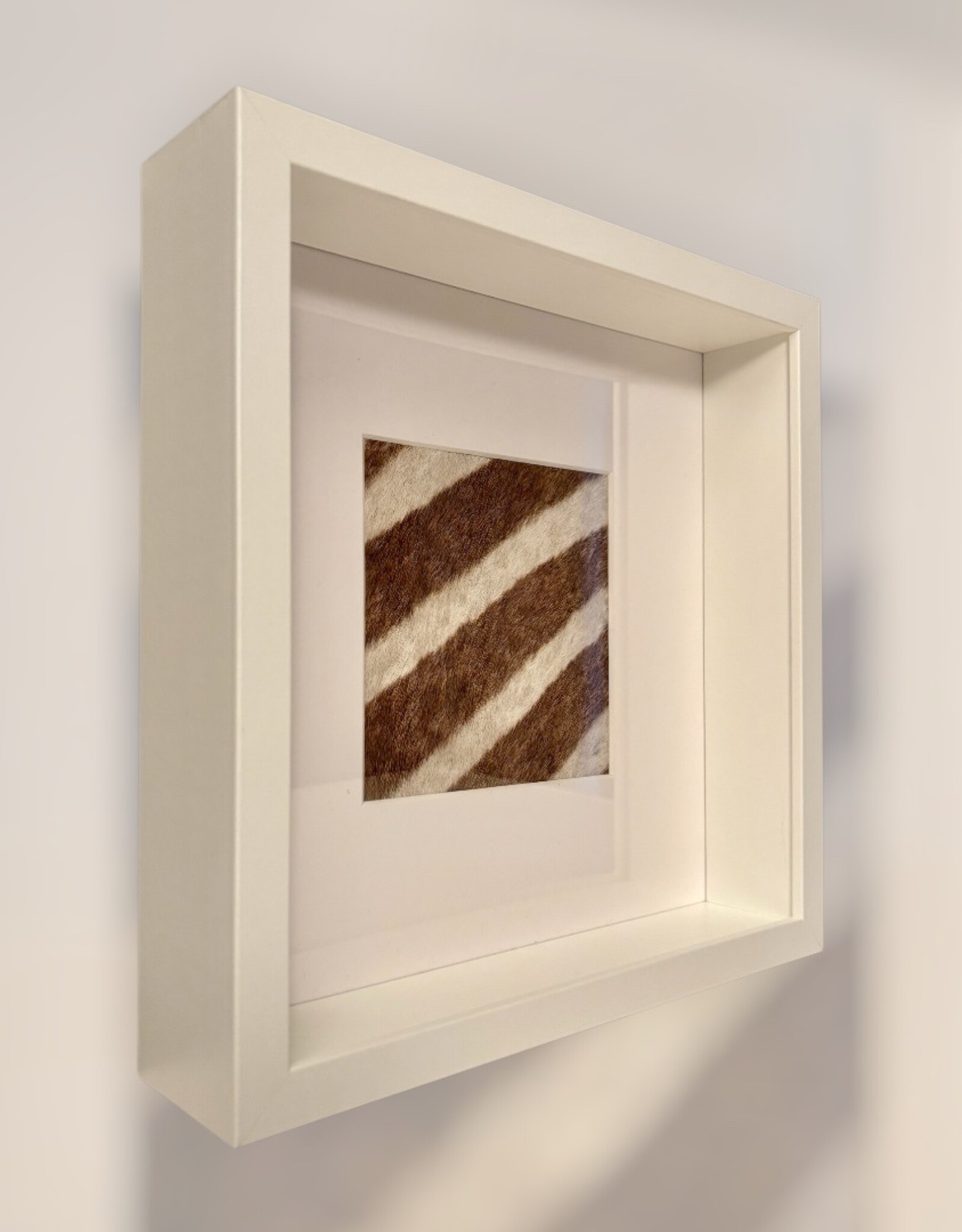 Weißer Bilderrahmen mit echtem Zebrafell – stilvoll & einzigartig 27cm x 27cm - Copy