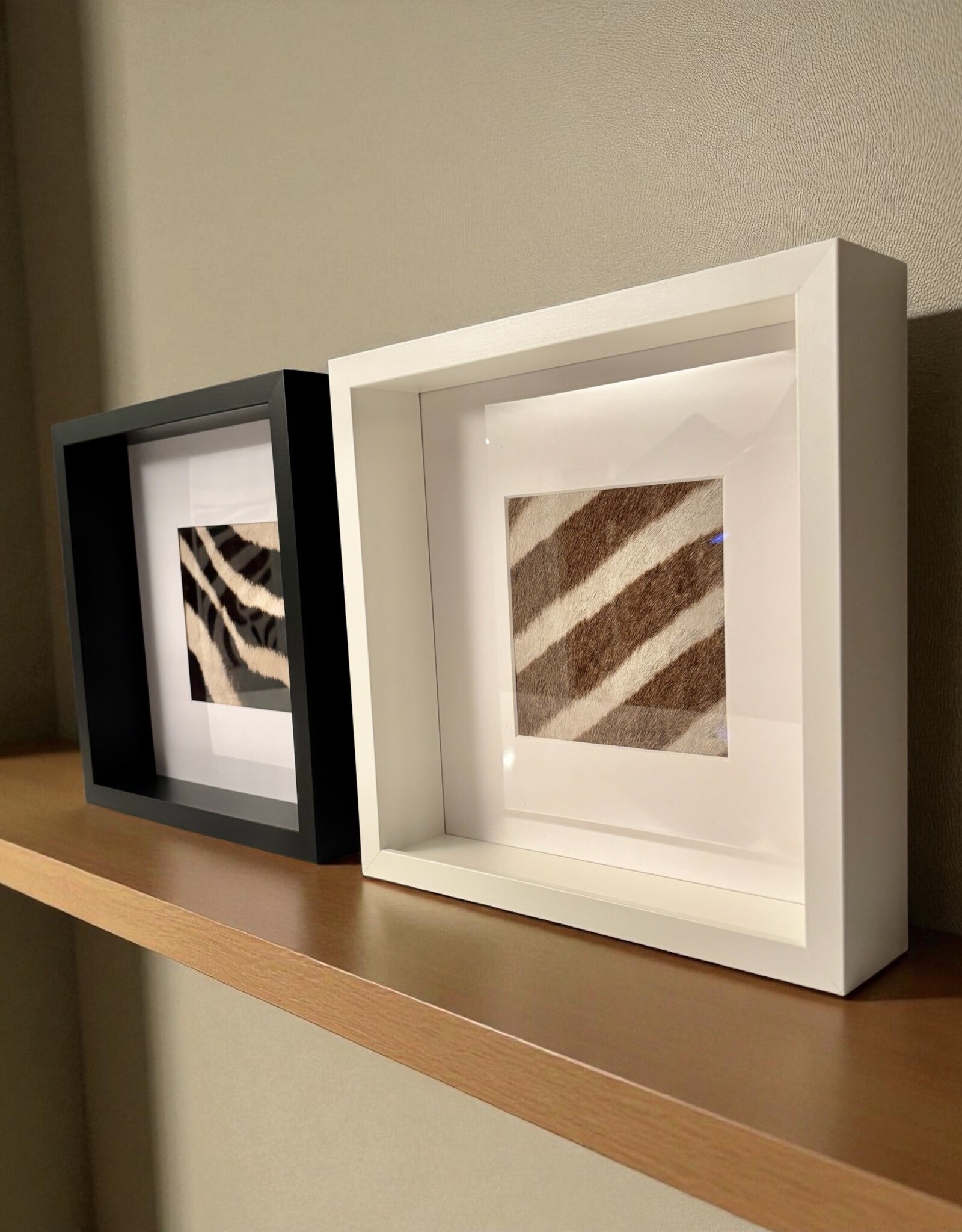 Weißer Bilderrahmen mit echtem Zebrafell – stilvoll & einzigartig 27cm x 27cm - Copy