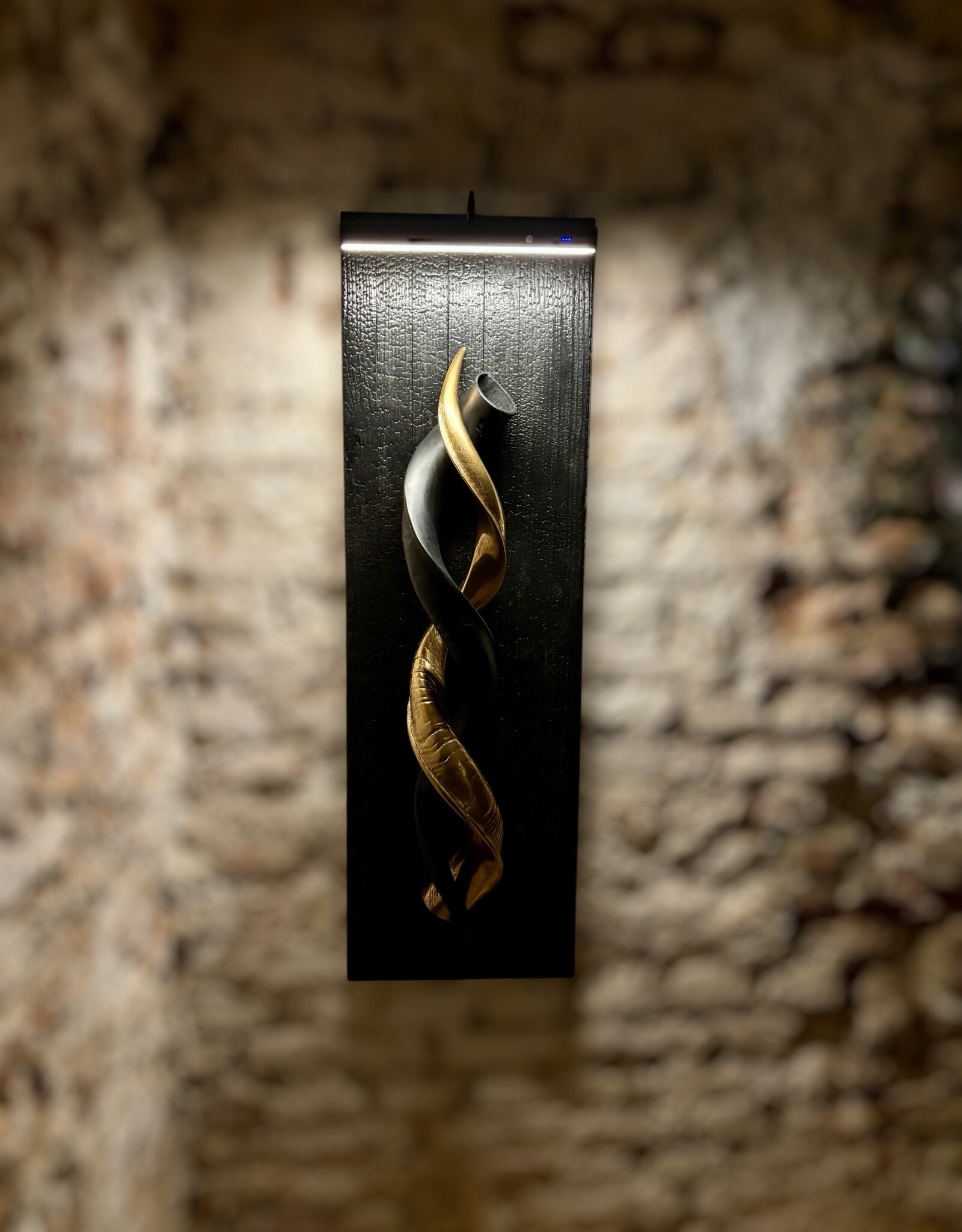 Design Object with Kudu Horns – Black & Gold on Burnt Wood, with LED Lighting This exceptional wall piece is a play of contrast and harmony.