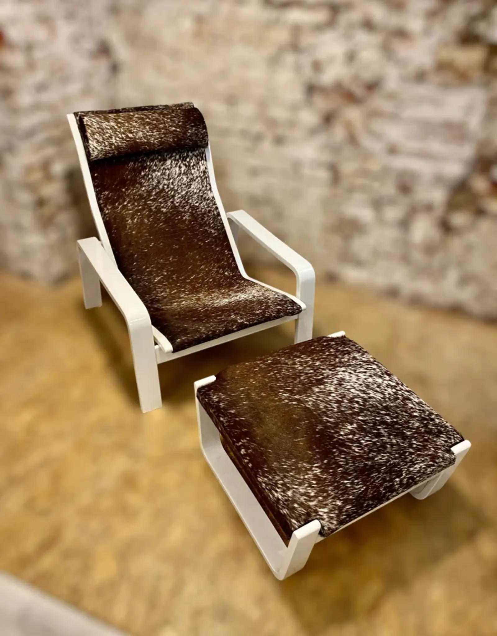 Designer Sessel mit Hocker bespannt mit echten NgunifellFinnischer Mid-Center Pulkka Sessel mit Fußhocker von Ilmari Lappalainen für Asko, 1960er, 2er Set