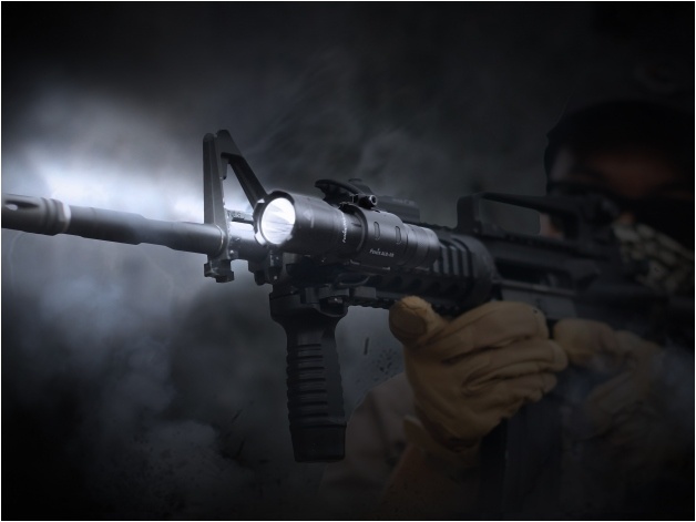Fenix Latarka TK11 TAC LED władze - BK