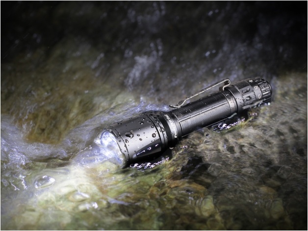 Fenix Latarka TK11 TAC LED władze - BK