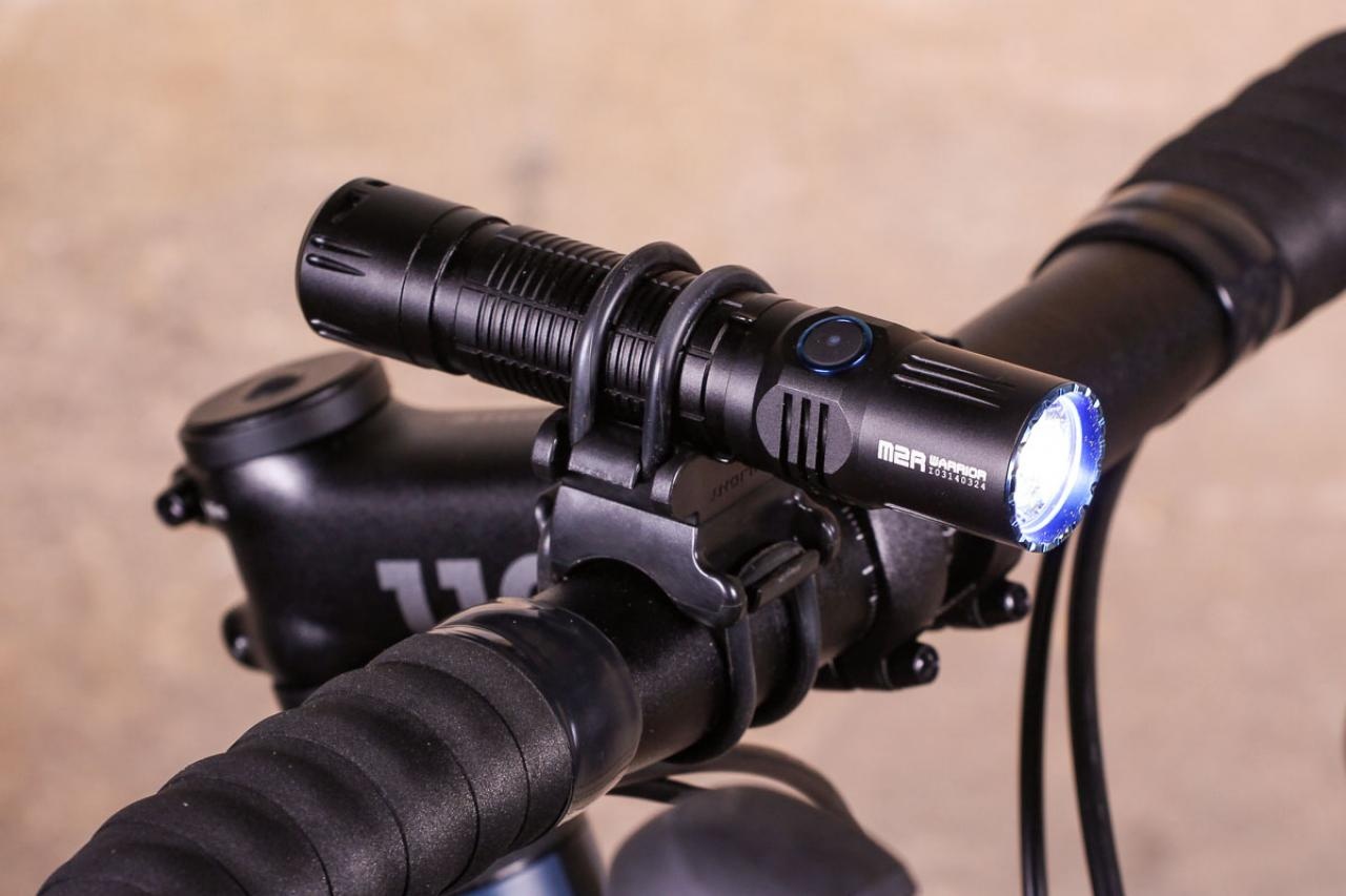 OLight Portalámparas universal para bicicletas.