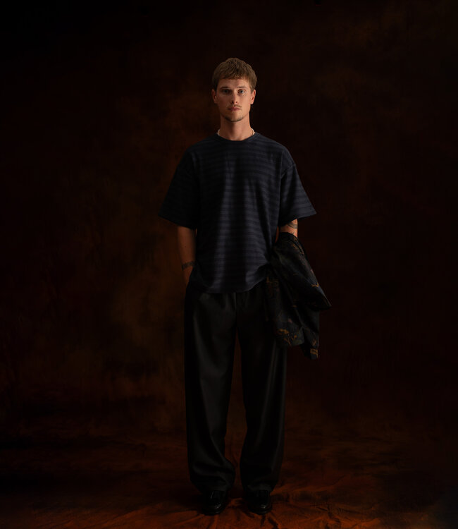 A Kind of Guise Thuy T-Shirt - structured midnight sky