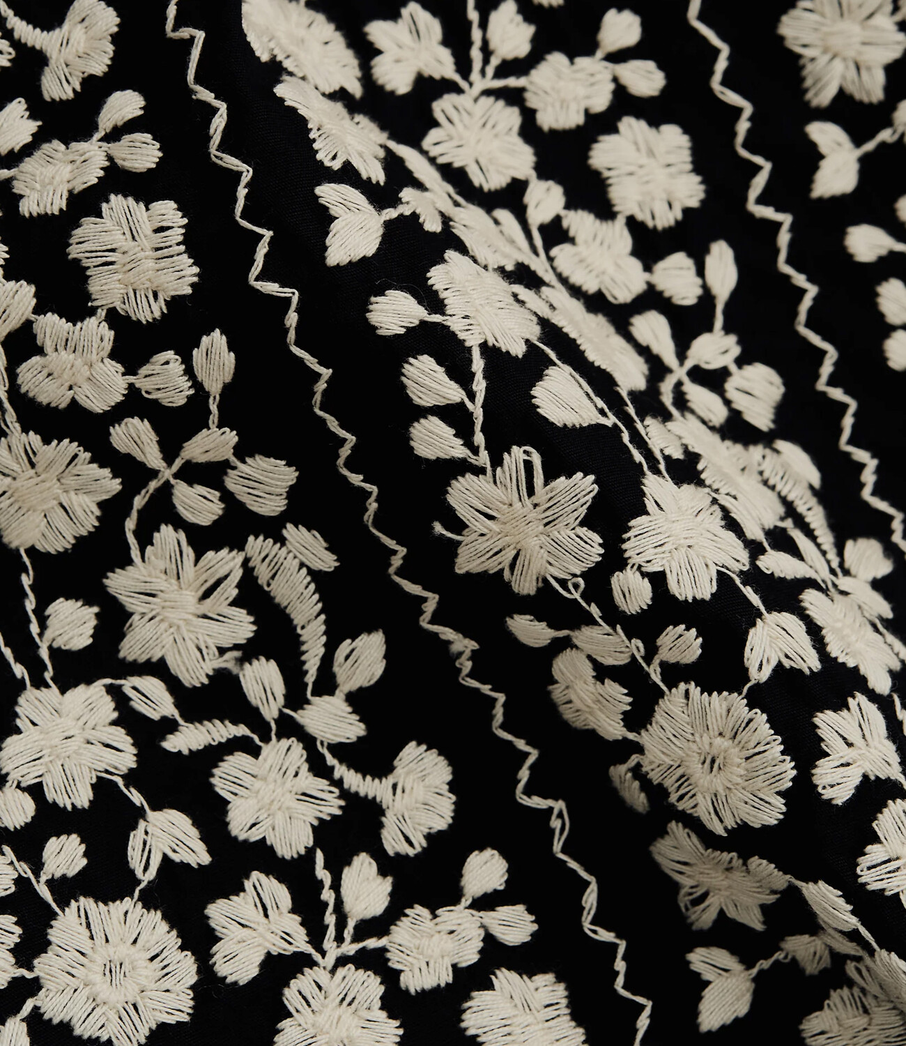 Samata Shirt - Embroidered bed of flowers