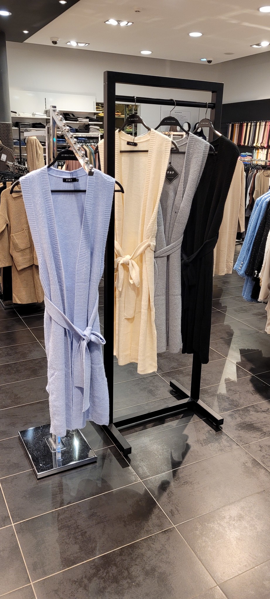 Vuil Gevangenisstraf regiment Lange mouwloze wollen vest (one size) Lichtblauw-creme-grijs-zwart - le boutique Vuil Gevangenisstraf regiment Lange mouwloze wollen vest (one size) Lichtblauw-creme-grijs-zwart - le boutique