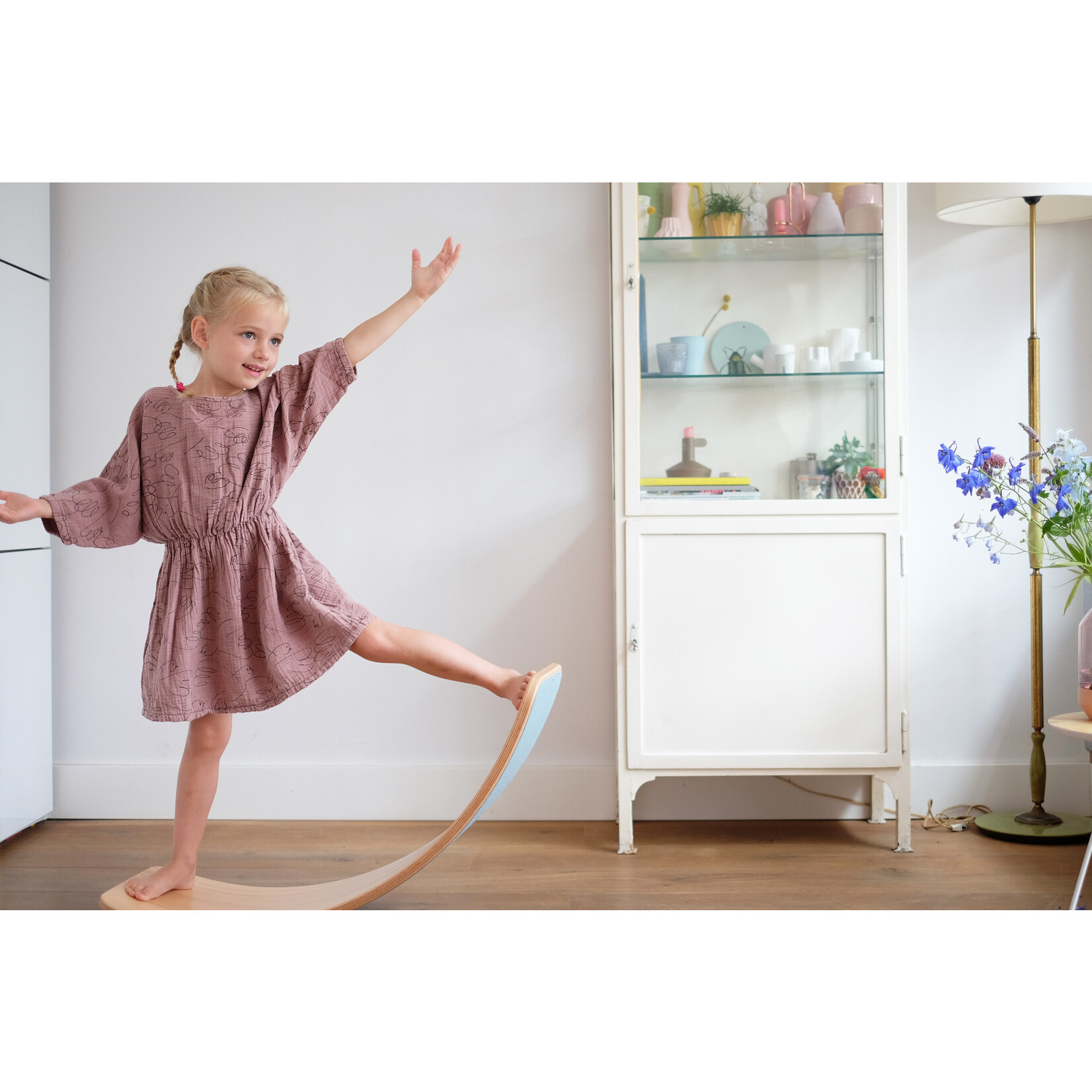 Wobbel Starter Baby Mouse Lichtgrijs Gelakt - Hout Met Vilt - Balance Board 70 centimeter - 0 tot 3 jaar