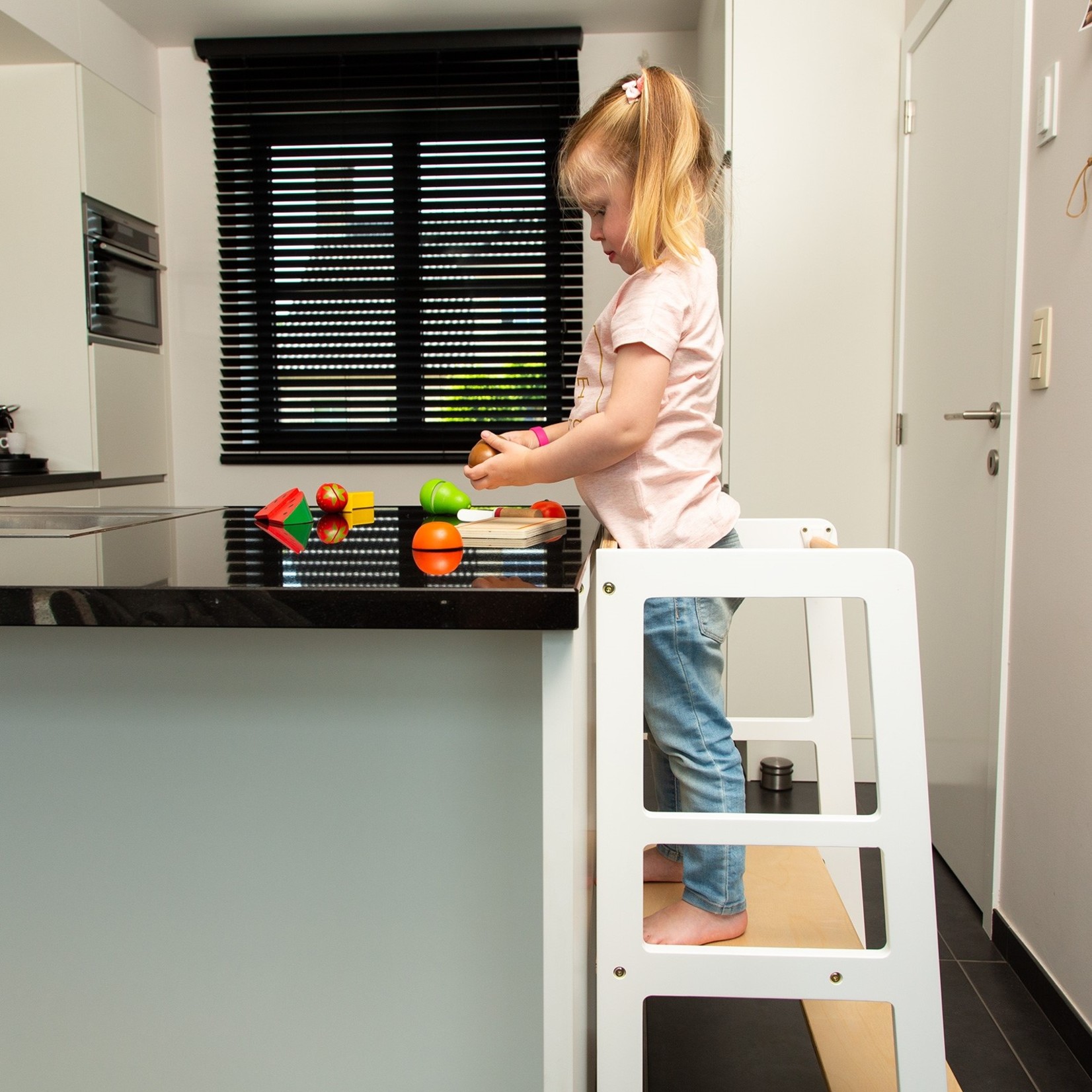 Childhome leertoren keukenhulp voor peuters | Montessori Antislip Opstapje Kindertrap Krukje | Wit met Naturel