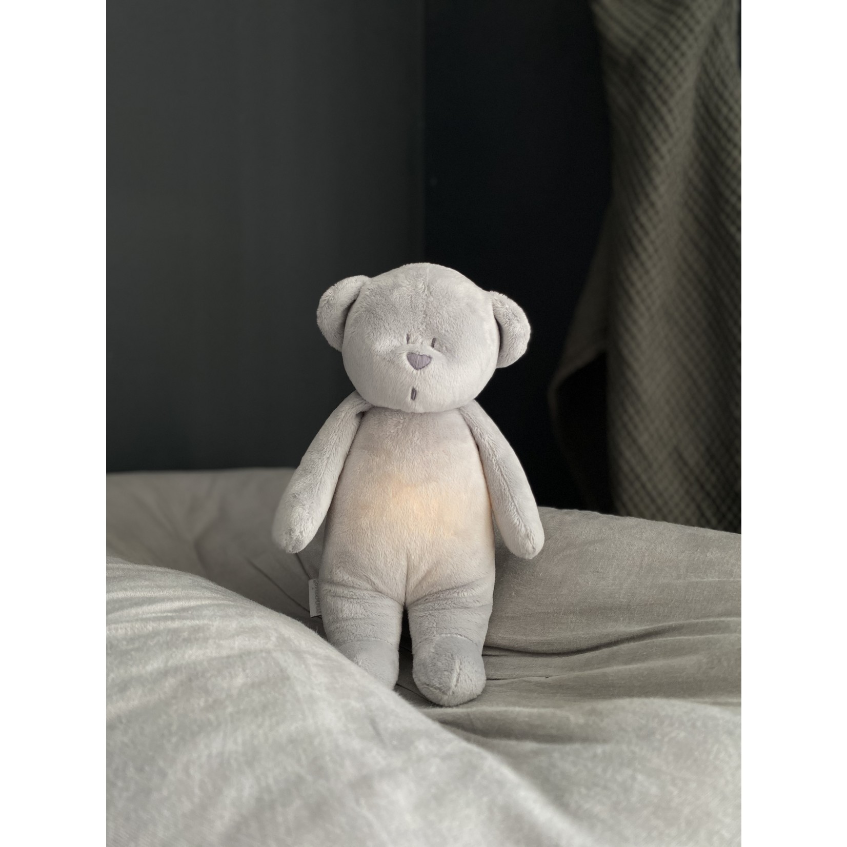 Moonie The Humming Bear Zilver | 28 cm | Hartslag en ruis knuffel met huilsensor en licht