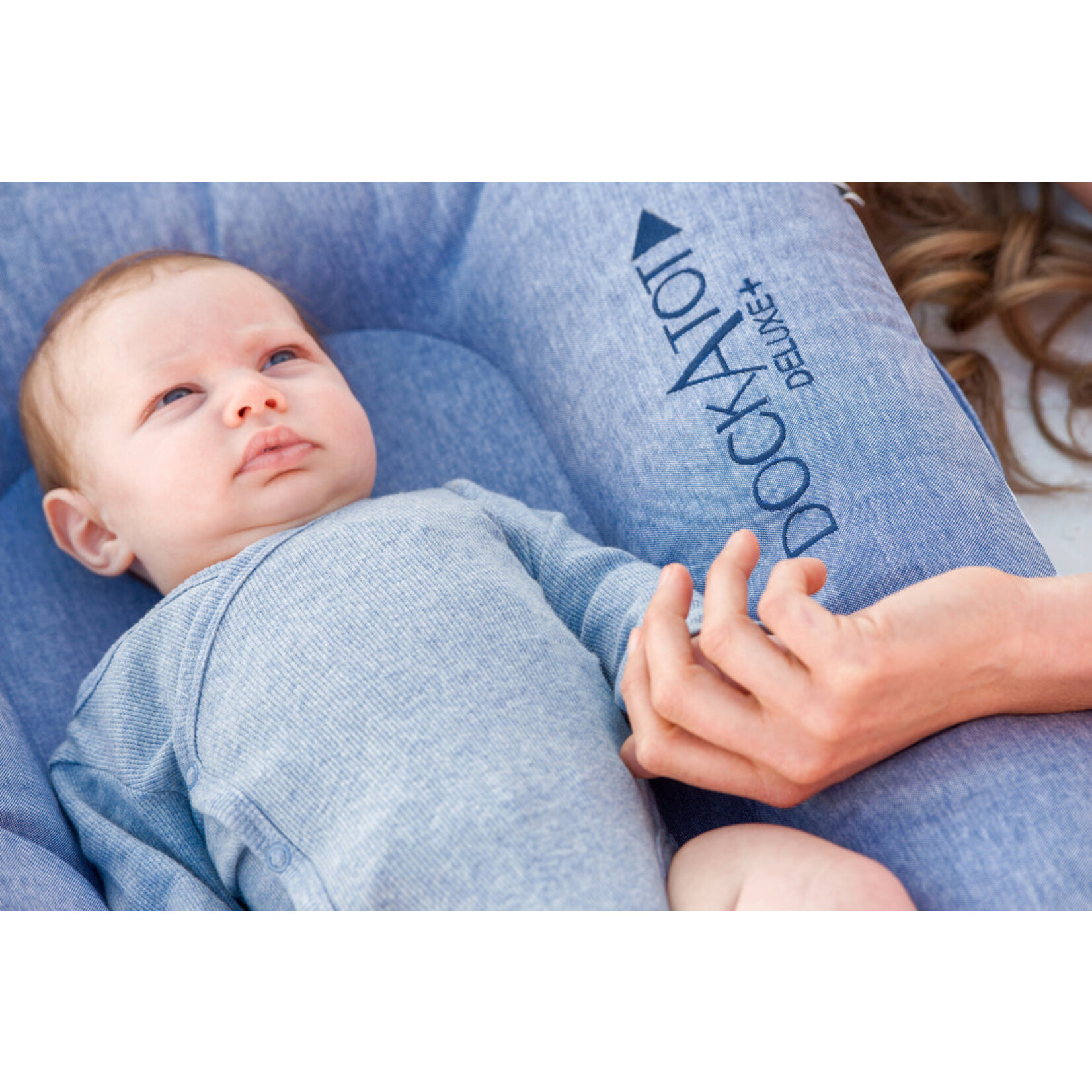 DockAtot Sleepyhead Deluxe+ Indigo Chambray - babynestje - ademend materiaal - 0 tot 8 maanden