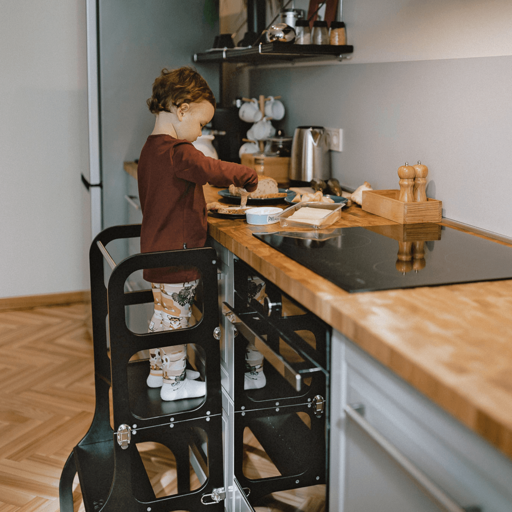 Ette Tete Leertoren Step'n Sit | Inklapbaar tot tafel en stoel | Zwart met zwarte clips en schroeven | RETOURDEAL