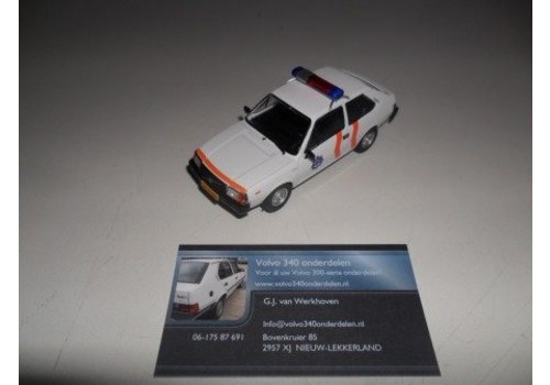 Scale model (3) politie uitv. 000345 new Volvo 343 