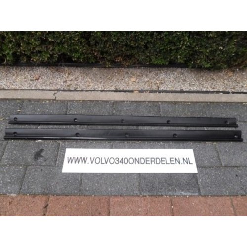 Dorpelstrip 3-deurs zwart L / R Volvo 343 