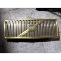 Grille 1312656 NEW Volvo 240