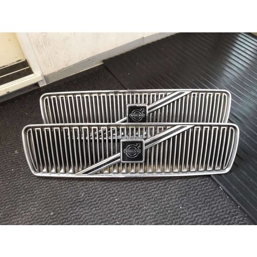 Front grille 3467366 used Volvo 480 