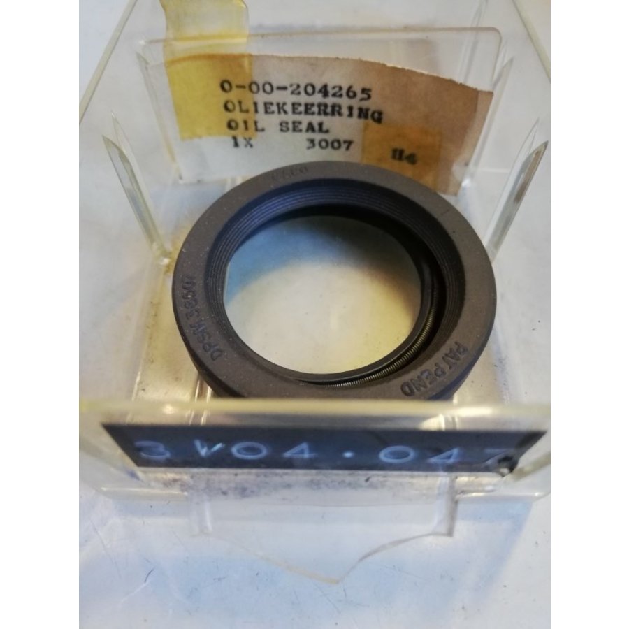 Oil seal rear wheel bearing seal 3104047 NOS DAF 33, 44, 55, Volvo 66