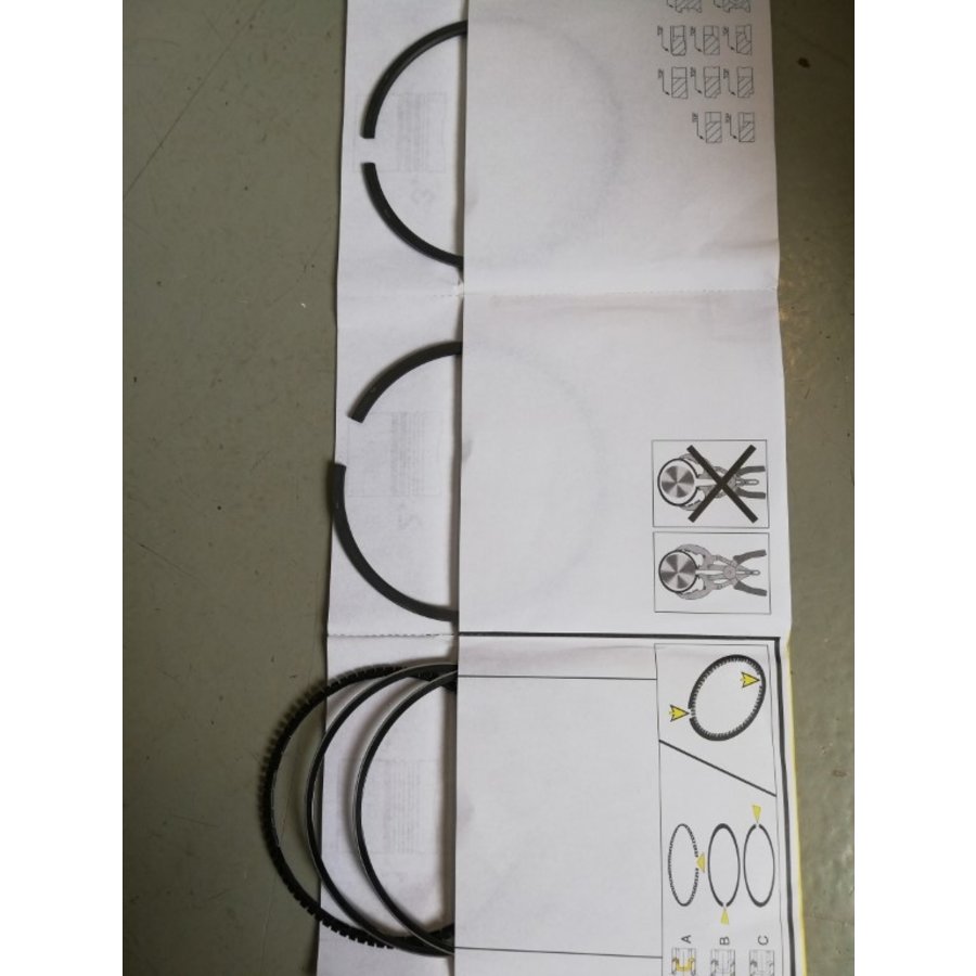 Piston ring set B172 / B18 engine 3343250-1 NEW Volvo 300, 400 series