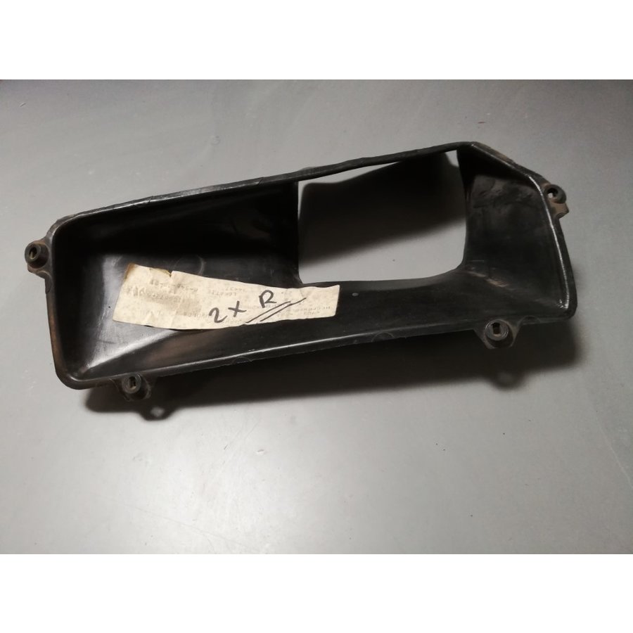 Air duct RH 3100872 NOS Volvo 66