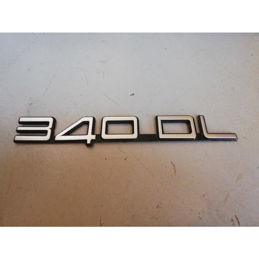 Belettering embleem achterzijde kofferbak 3202375-6 Volvo 340