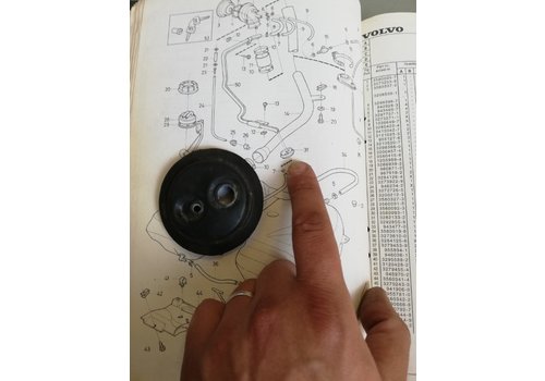 Rubber doorvoer brandstofleiding benzineleiding in tank B200 motor 3282133-2 gebruikt Volvo 360 