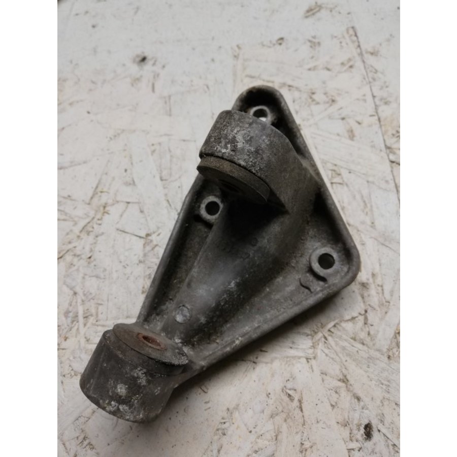 Engine mount 463797 uses Volvo 240, 260