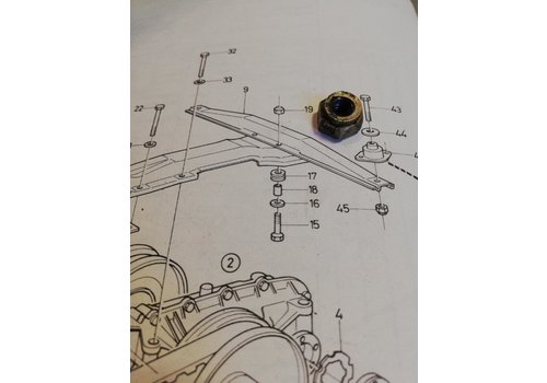 Moer montage ophanging CVT transmissie 3120576-8 gebruikt Volvo 343, 345, 340 