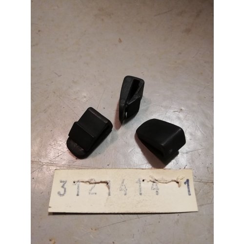 Clip bij achterbank rugleuning 3121414 tot CH.167129 NOS Volvo 440, 460 